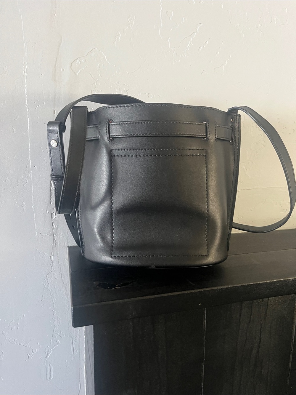 Marc Jacobs Iconic Bucket Bag Luxury Elegant Leather Timeless Black Travel - Picture 3 of 10